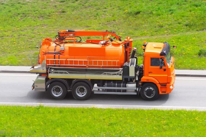 Cleaning pipe truck